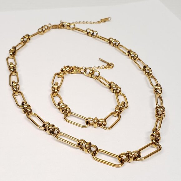 High Quality Paperclip Set Stainless Steel Necklace and Bracelet in Golden Color - Picture 5 of 6